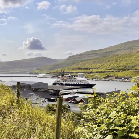 Vágur vitjan av Hebridean Sky