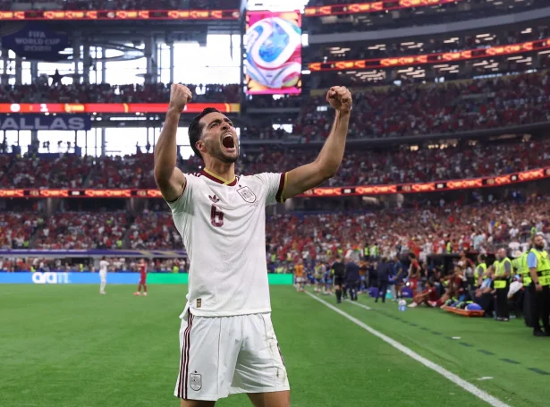 Mikel Merino kundi stórfegnast. Spanski miðvallarin gjørdist sigursharri í Texas í kvøld (Mynd: Thomas Coex/AFP/Ritzau Scanpix)