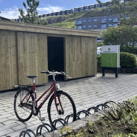 Súkkluskúrur komin upp á Umhvørvisstovuni á Argjum