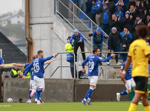 KÍ og NSÍ spældu fimm dystir uppá 19 dagar, harav eina hálvfinalu á 120 minuttir, undan evropeisku uppgávunum - nú bíða dystir í nógvum hita hjá teimum báðum (Mynd: Sverri Egholm)