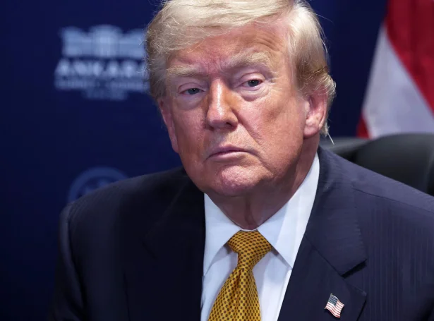 Amerikanski forsetin, Donald Trump á Nato-toppfundi í turkiska høvuðsstaðnum Ankara (Mynd: Filip Singer/AFP/Ritzau Scanpix)