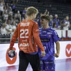 Tveir av profilunum hjá Føroyum, Bjarni Gunnarsson Jacobsen í málinum og Rúnar Hammer (Mynd: AVA Photography)