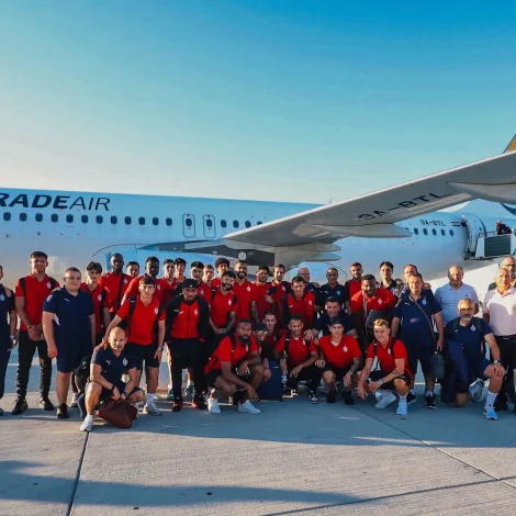 Hamrun Spartans áðrenn fráferð av sólríka Malta mikumorgunin. Teir eru framvegis ikki komnir fram í Føroyum (Mynd: Hamrum Spartans)