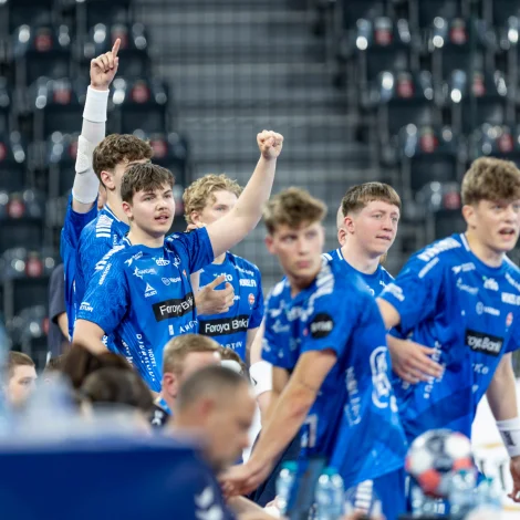 Føroyingar skulu vísa nakað heilt annað enn í bólkafinaluni leygarkvøldið móti Sveis, nú stjórtjóð í hondbólti bíðar seinnapartin (Mynd: AVA Photgraphy)