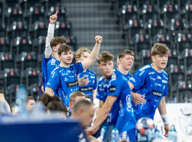 Føroyingar skulu vísa nakað heilt annað enn í bólkafinaluni leygarkvøldið móti Sveis, nú stjórtjóð í hondbólti bíðar seinnapartin (Mynd: AVA Photgraphy)