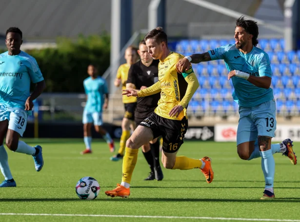 Hamrun Spartans fekk betra útgangsstøði eftir dystin í Klaksvík, men NSÍ vísti styrki á Malta. Liðið fekk, eisini við nakað av hepni, brotsspark í yvirtíðini, og Petur Knudsen gagnnýtti (Mynd: Savnsmynd: Sverri Egholm)