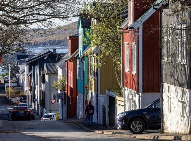 Fólkatalið fór upp um 55.000 í februar, og tað heldur fram at vaksa (Mynd: hagstova.fo)