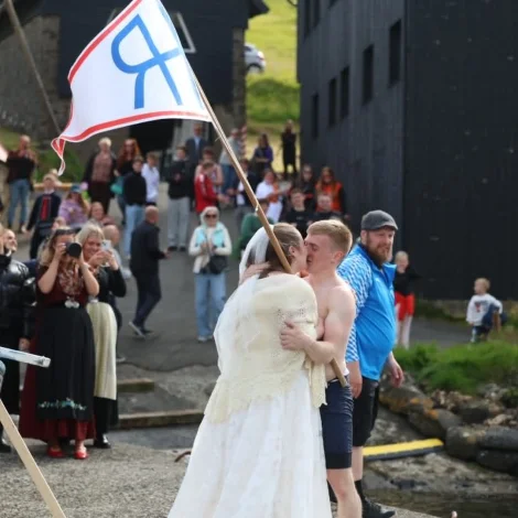 Gullið kemur við í brúdleyp