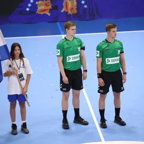 Brøðurnir Høgni Fríðuson Gaard og Andrias Fríðuson Gaard úr Hoyvík døma dagliga í Danmark. Teir dømdu dystin millum vertirnar og Niðurlond mánadagin (Mynd: KosovaHandball)