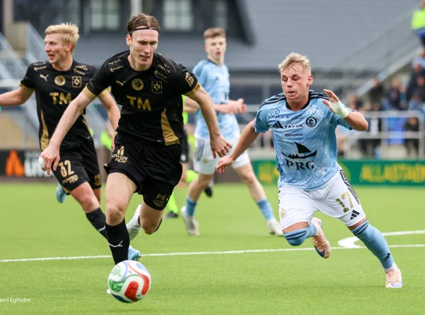 Síðani kviki og snildi vongurin beit seg fastan á liði hjá Víkingi  hevur Aron Benjaminsen av álvara gjørt bart. U21-landsliðsspælarin skoraði eisini í báðum Conference League-dystunum hjá Víkingi móti íslendska Stjarnan í summar.