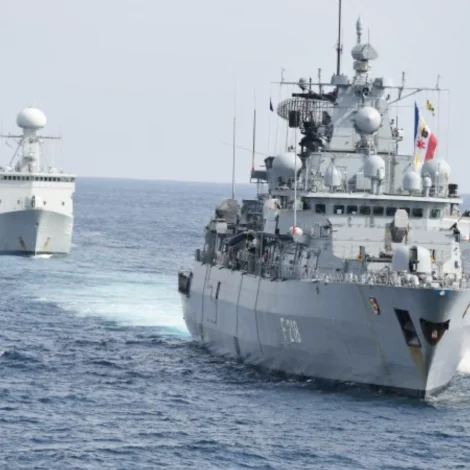 HMS Prince of Wales og fýra F-35B flogfør verða eystanfyri Føroyar í morgin