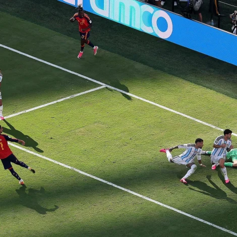 Løtan tá Ferran Torres avgjørdi HM-finaluna og tryggjaði Spania annað heimsmeistaraheitið: Eins og í 2010 hjá Andrés Iniesta við frálíkum máli í longdu leiktíðini (Mynd: Al Bello/AFP/Ritzau Scanpix)