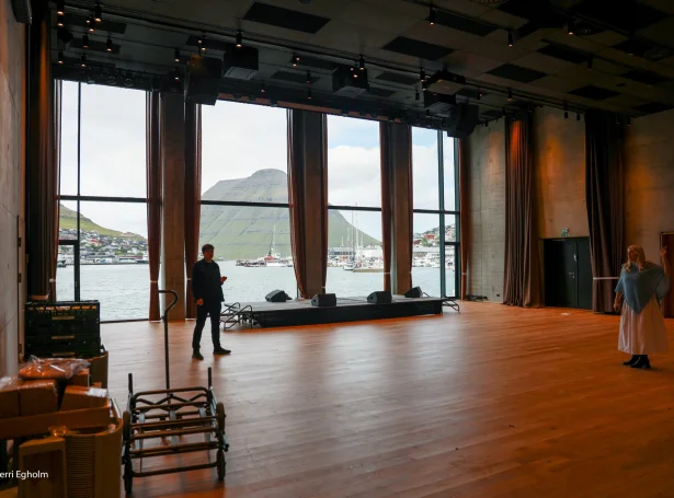 Sjósalurin niðast gevur nógvar møguleikar til tiltøk - við millum annað serstøkum útsýni.(Mynd: Sverri Egholm)