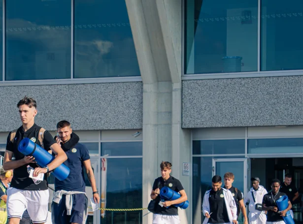 Teir hjá FC Koper fóru úr Slovenia í gjár men komu ikki longur enn til Svøríkis. Nú er størri flyting í gongd - til Føroya umvegis Keypmannahavn (Mynd: FC Koper)