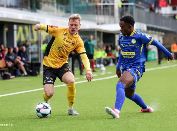Í  70. minutti var Marius Kryger Lindh kaldur og setit bóltin í netið við vinstra beininum til 0-2. Og 2-2 samanlagt (Savnsmynd: Sverri Egholm)