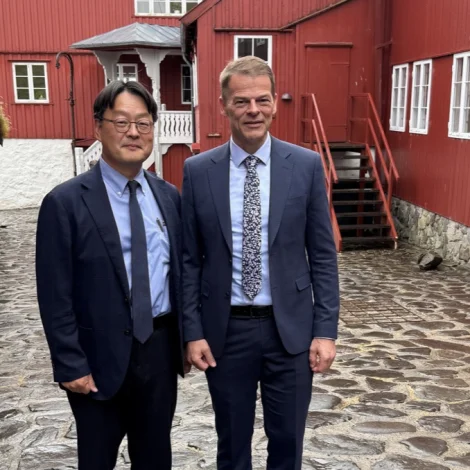 Bárður á Steig Nielsen hitt suðurkoreanska sendiharran um tættari samstarv