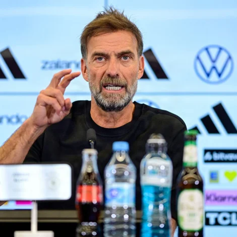 Jürgen Klopp á tíðindafundi fyrrapartin (Foto: John Macdougall/AFP/Ritzau Scanpix)