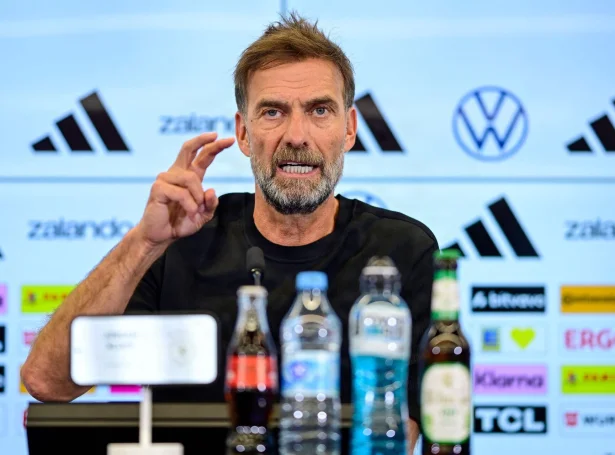 Jürgen Klopp á tíðindafundi fyrrapartin (Foto: John Macdougall/AFP/Ritzau Scanpix)