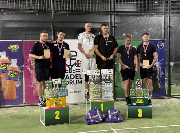 Teir, ið endaðu við ávikavist silvuri, gulli og bronsu í A-bólkinum (Mynd: Padel Forum)