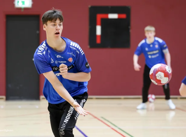 Boas Ellefsen á Skipagøtu og hinir á U18 landsliðnum eru klárir til sítt fyrsta endaspæl (Mynd: Sverri Egholm)