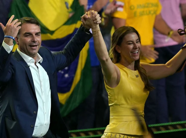 Flávio Bolsonaro og konan, Fernanda Bolsonaro (Mynd: Nelson Almeida/AFP/Ritzau Scanpix)