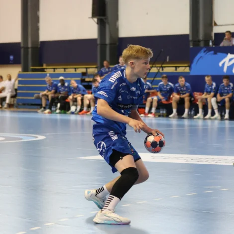 Jónas Fossabrúgv er bert 16-ára gamal - tað var torført hjá finnum at handfara hoyvíkingin, sum veruliga fór at undirhalda út á fyrsta endaspælsdyst sín (Myndi: Dusan Sandic)