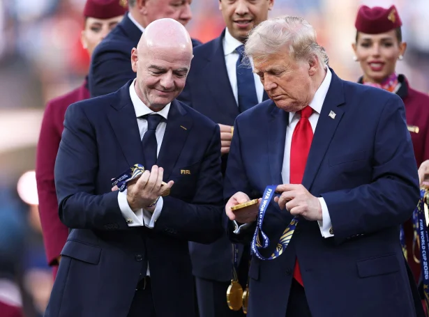 Gianni Infantino (t.v.) er við at kommercialisera fótbóltin eftir amerikanskari fyrimynd (Mynd: Justin Setterfield/AFP/Ritzau Scanpix)
