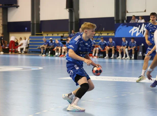 Jónas Fossabrúgv er bert 16-ára gamal - tað var torført hjá finnum at handfara hoyvíkingin, sum veruliga fór at undirhalda út á fyrsta endaspælsdyst sín (Myndi: Dusan Sandic)