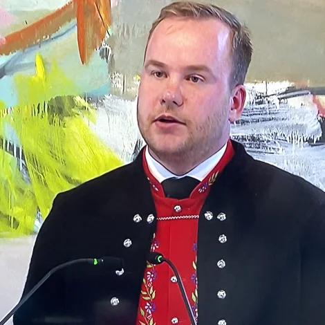 Løgmaður eggjar oljufeløgum at koma til Føroya at leita