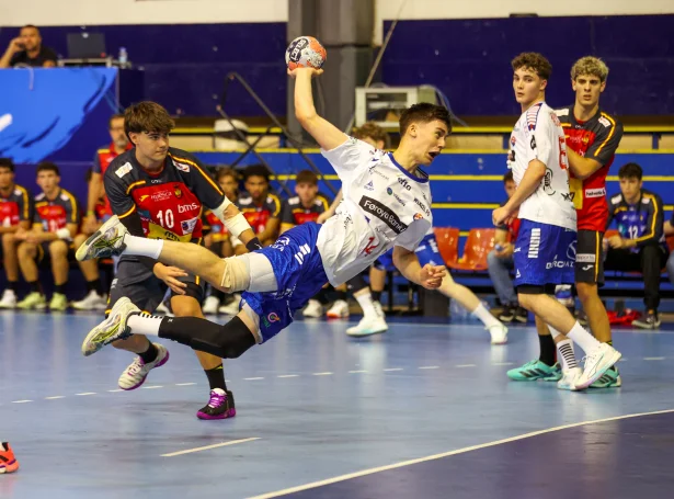 Yvir tíggju mál í miðal higartil frá Boasi á Skipagøtu, sum ikki óvæntað skarar framúr hjá føroyskua U18-liðnum í Serbia (Mynd: Dusan Sandic)
