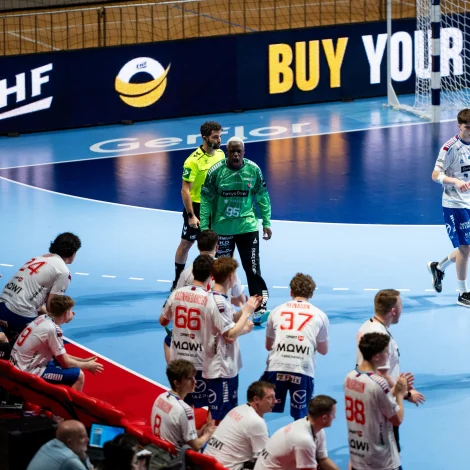 Micah Wardum Ragnarsson var týðandi í dag: Hann hevði 11 bjargingar, og hetta var við at syrgfa fyri, at Eysturríki ikki veruliga fór frá Føroyum (Mynd: Dusan Sandic)