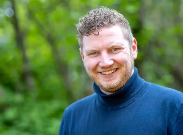 - At styrkja móðurmálið er ikki bara ein spurningur um góða stavseting. Tað er ein av teimum týdningarmestu íløgunum, vit kunnu gera til frama fyri føroyska samfelagið og framtíðina