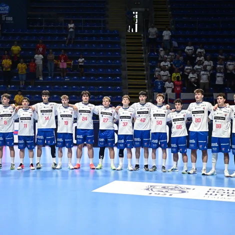 Føroyingar hava bert fingið hvíld í eitt lítið samdøgur - nú skal stríðið við sviar standa í Serbia (Mynd: Dusan Milenkovic)