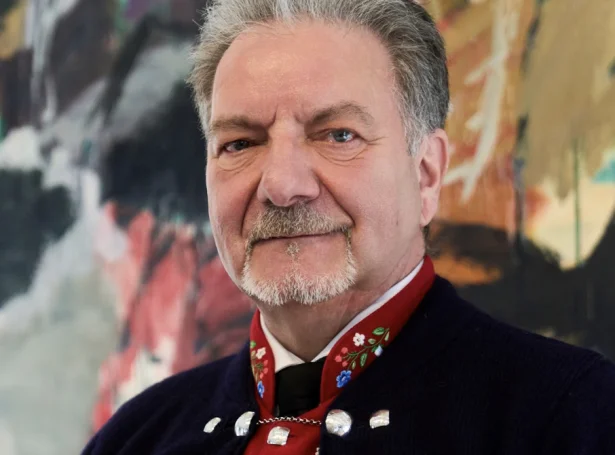 Johan Dahl, tingmaður og tingformaður og fyrrverandi landsstýrismaður í vinnumálum tekur nú blaðið frá munninum og leggur seg út í orkukjakið. Mynd logting.fo