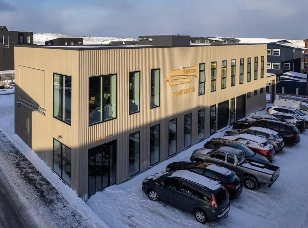 Simme Musikkhús hevur síðan 2019 hildið til á Karlamagnusarbreyt í Hoyvík (Mynd: Simme Musikkhús)