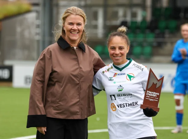 Randi Hilmarsdóttir Thomassen, forkvinna í kvinnunevndini í 07 Vestur, og Evelin Mastropasqua - Mynd: Hans Erik Danielsen
