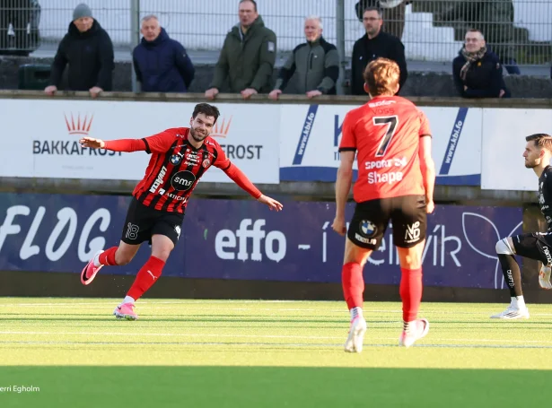 Stefan Radosavljevic skoraði til 2-0 og sløkti harvið so at siga KÍ-vónina og tryggjaði HB fimta sigurin á rað (Mynd: Sverri Egholm)