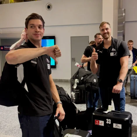 Nýggi slovenska stjørnan hjá THW Kiel,.Domen Makuc, koyrir tummil niður, men lagið á Andreas Wolff, ein av heimsins bestu málverjum, er gott á flogvøllinum í Aalborg (Mynd: THW Kiel)