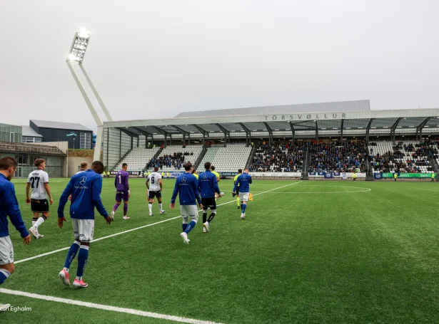 KÍ var fyri stórtapið á Tórsvølli í gjár - liðið hjá Magnusi Powell hevur nógvar stórar uppgávur fyri framman (Mynd: Sverri Egholm)