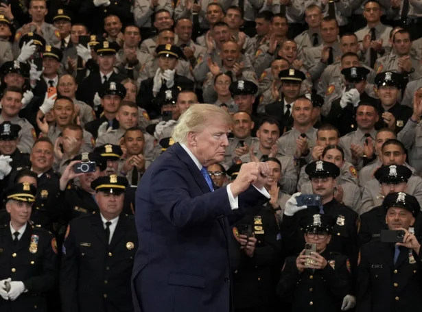 Amerikanski forsetin, Donald Trump á veljarafundi í New York fríggjadagin (Mynd: Ken Cedeno/Reuters/Ritzau Scanpix)