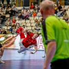 Bjarni í Selvindi var flúgvandi í løtum: 24-ára gamli skálamaðurin skeyt átta mál í sigrinum á H71 (Mynd: Jens Kr. Vang)