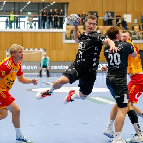 Frá Jicha til Lund, fleiri profilar afturat og eitt heldur øðrvísi Kiel í væntu í 2026/2027. Talan er um síðsta árið av sáttmálanum hjá Eliasi á Sipagøtu í týska stórfelagnum (Mynd: Jens Kr. Vang)