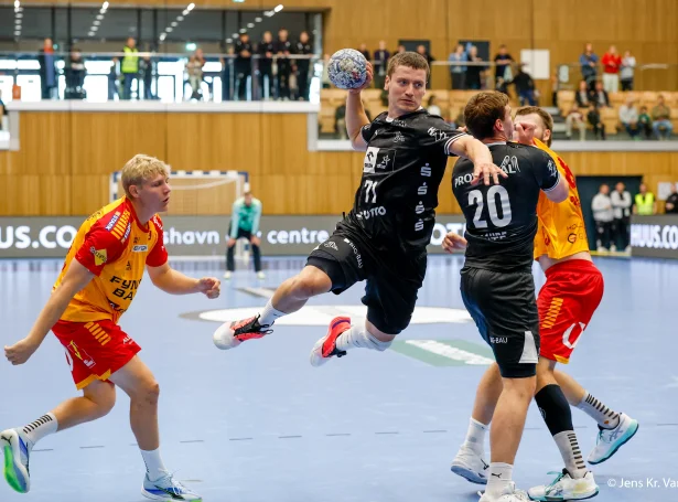 Frá Jicha til Lund, fleiri profilar afturat og eitt heldur øðrvísi Kiel í væntu í 2026/2027. Talan er um síðsta árið av sáttmálanum hjá Eliasi á Sipagøtu í týska stórfelagnum (Mynd: Jens Kr. Vang)