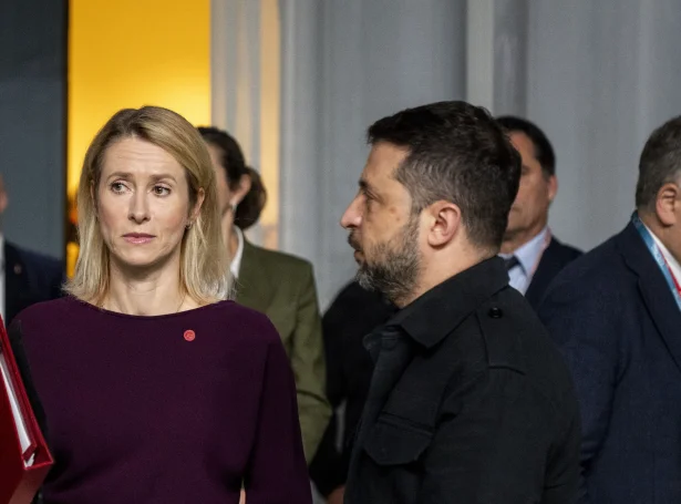 Kaja Kallas, uttanríkisstjóri í ES og Volodymyr Zelenskyj, forseti í Ukraina avmyndaðir í Keypmannahavn, har evropeiskir stjórnarleiðarar hittust í oktober í fjør (Mynd: Ida Marie Odgaard/Ritzau Scanpix)