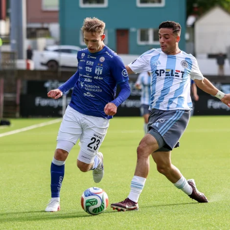 KÍ og Riga FC stríðast um plássið í deildarspælinum. Seinni dysturin verður spældur hóskvøldið klokkan 18 føroyska tíð (Savnsmynd: Sverri Egholm)