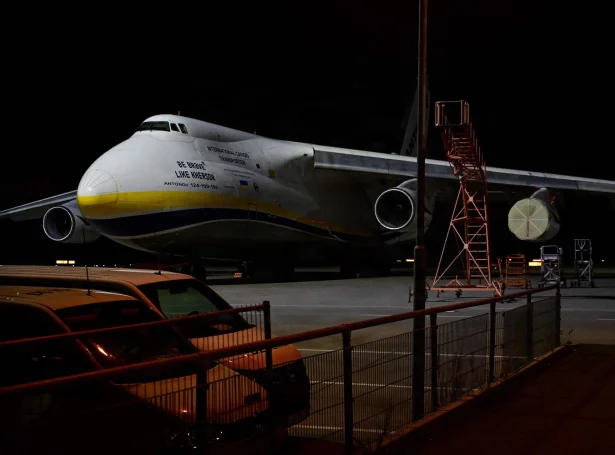 Ukrainskt Antonov-farmaflogfar avmyndað á Leipzig/Halle floghavnini (Foto: John Macdougall/AFP/Ritzau Scanpix)