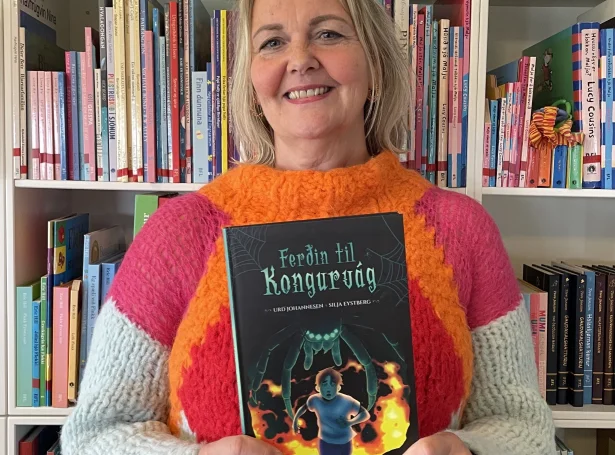 Urd Johannesen er rithøvundur og mentanarsamskipari. Hon hevur áður útgivið yrkingar. Ferðin til Kongurvág er hennara fyrsta barnabók. Silja Eystberg hevur myndaprýtt (Mynd: Bókadeild Føroya Lærafelags)
