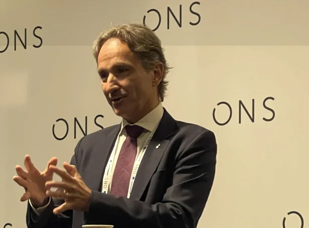 Philippe Mathieu, stjóri fyri altjóða leiting hjá Equinor útilokar ikki, at Equinor fer at víðka um virksemið á Atlantsmótinum millum Føroyar og Hetland, um bretska stjórnin góðkennir Rosebank. Myndir Jan Müller