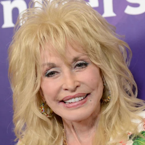 Dolly Parton, sum var úr Tennessee, andaðist týsdsagin, 80 ára gomul (Mynd: Chris Delmas/AFP/Ritzau Scanpix)