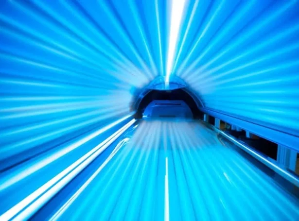 - Við hesum verður gjørt greitt, at aldursmark eigur at vera galdandi fyri øll solarium – uttan mun til hvør bjóðar tey. At víðka lógina verður tískil eitt týðandi fet rættan vegin at verja børn og ung og at fyribyrgja krabbameini